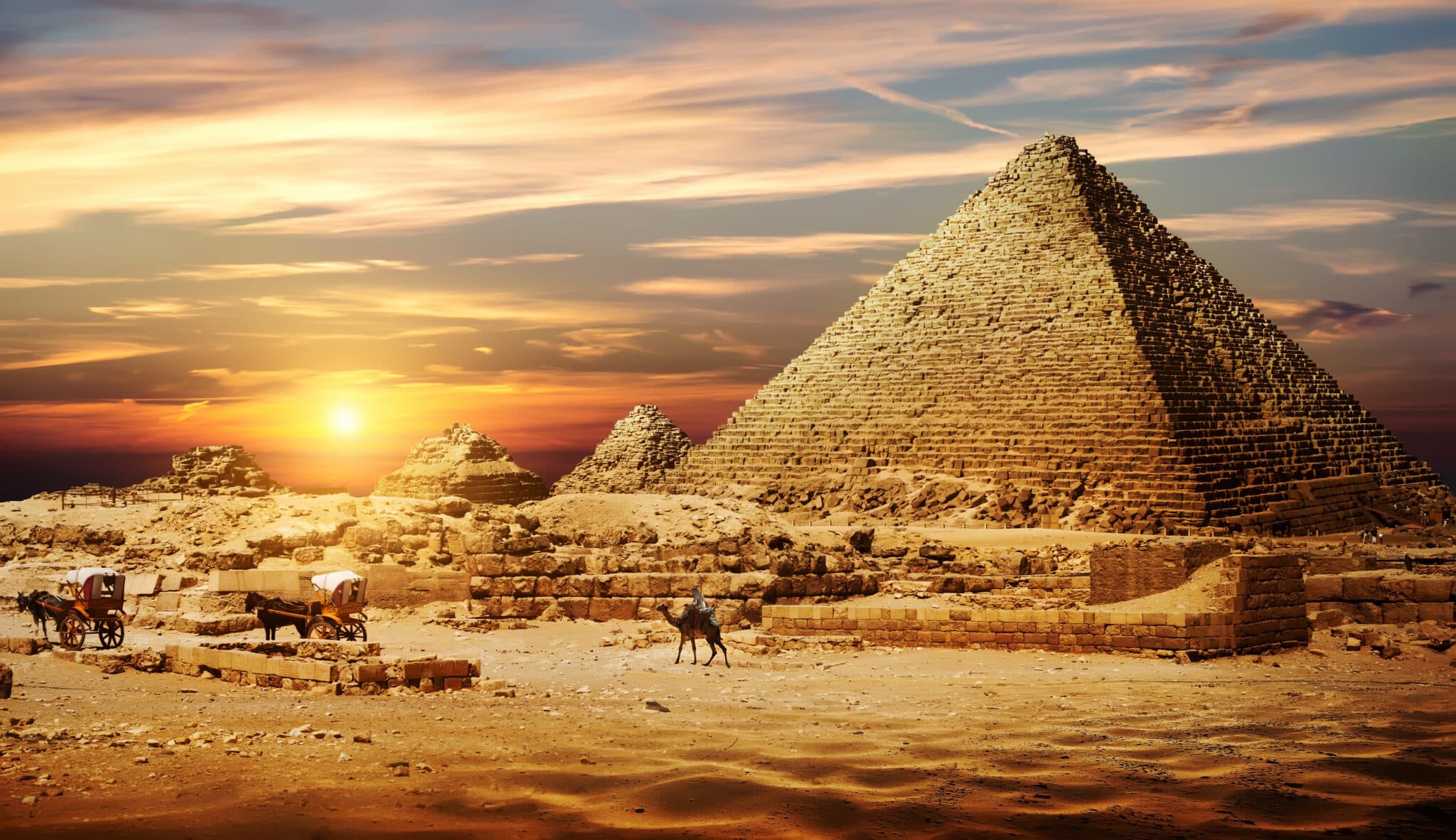 Pyramide et désert