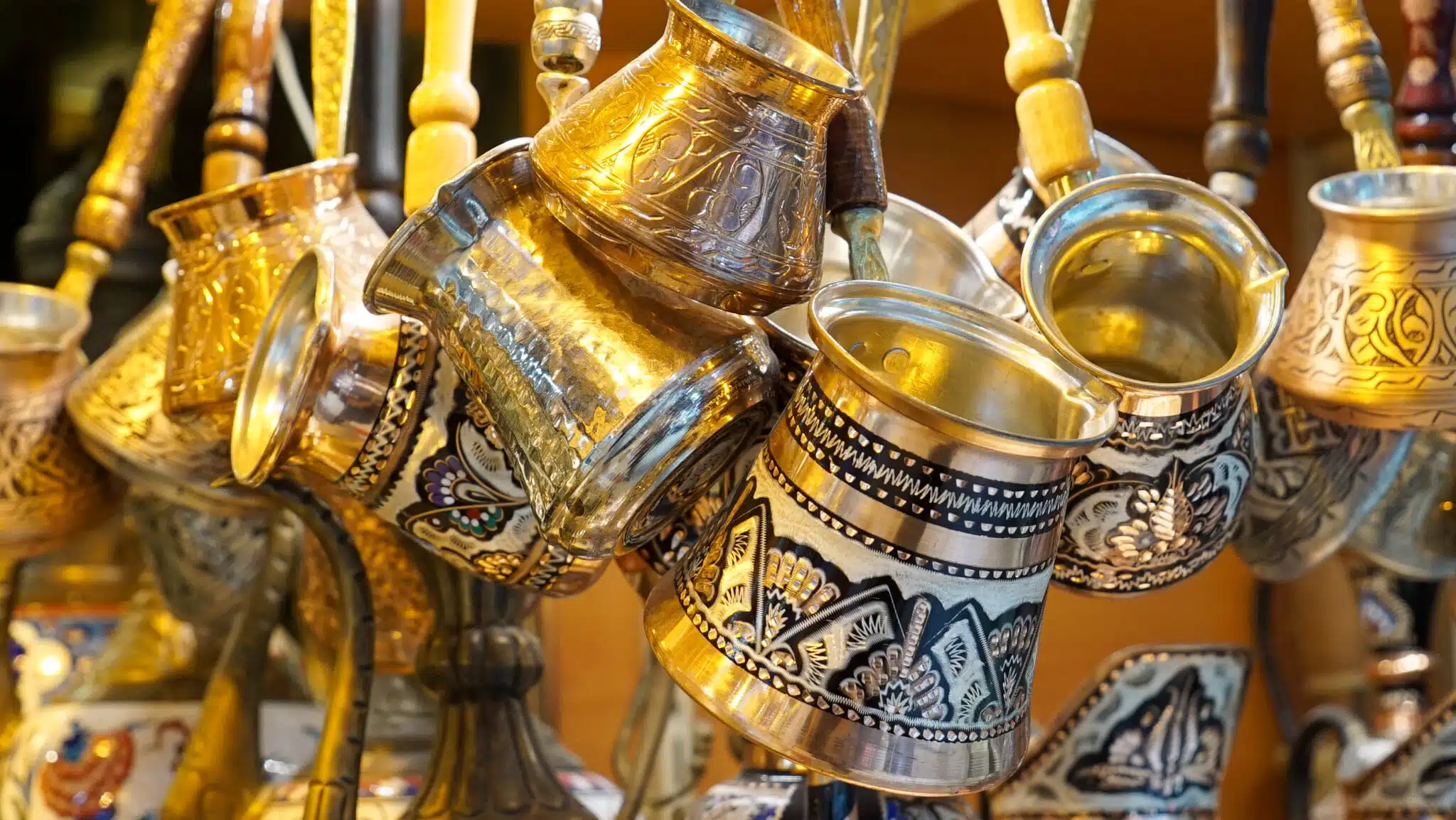 Jarres en céramique dans le Grand Bazar d'Istanbul